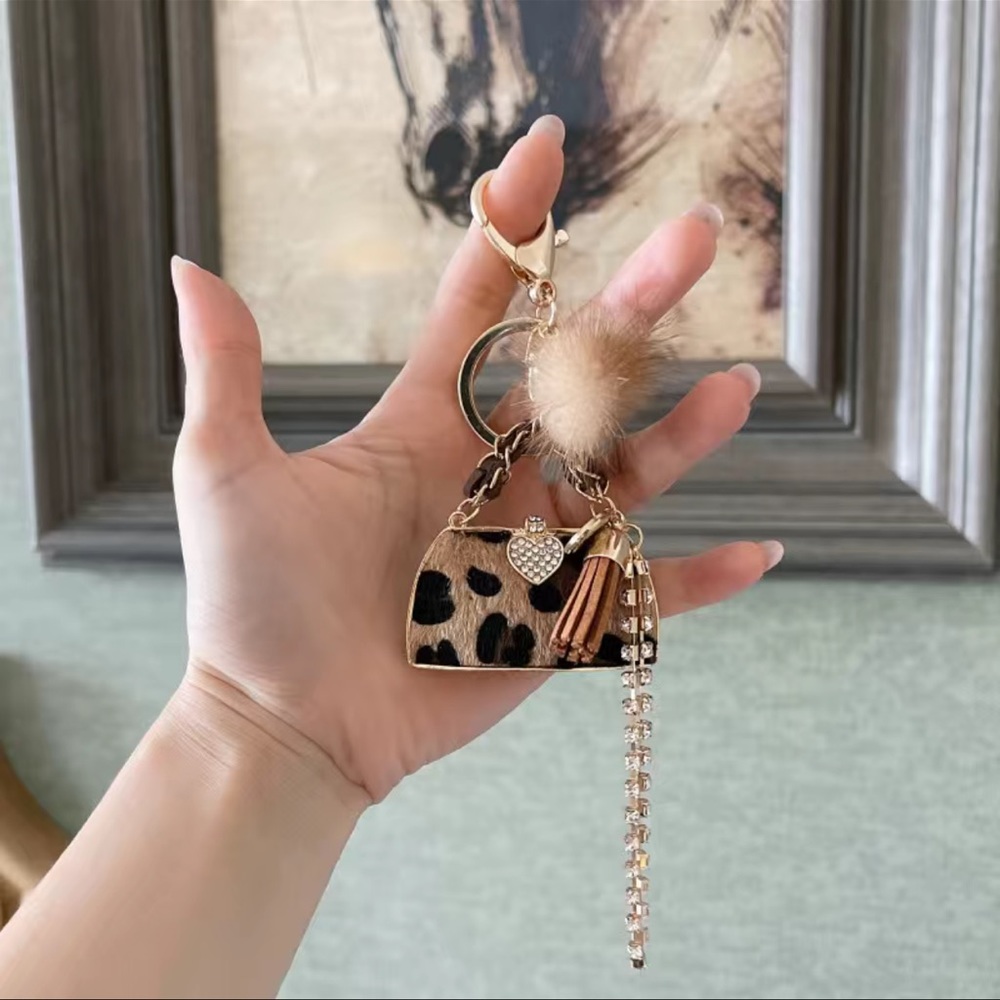 NWT Cheetah Keychain/Bag Charms clip it on wear it in so many ways it’s stylish - Picture 5 of 7